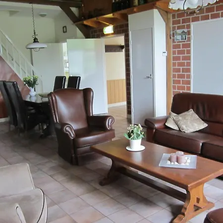 בית נופש Detached Farmhouse With Play Loft Neede