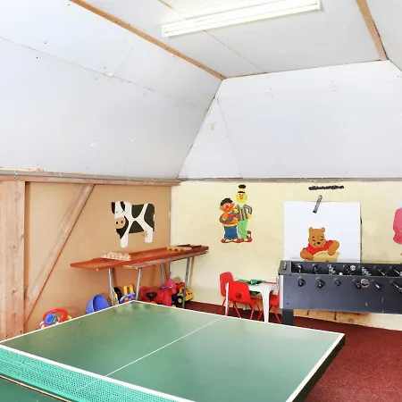 Detached Farmhouse With Play Loft בית נופש *