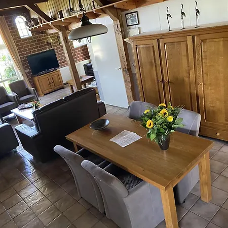 בית נופש Detached Farmhouse With Play Loft Neede